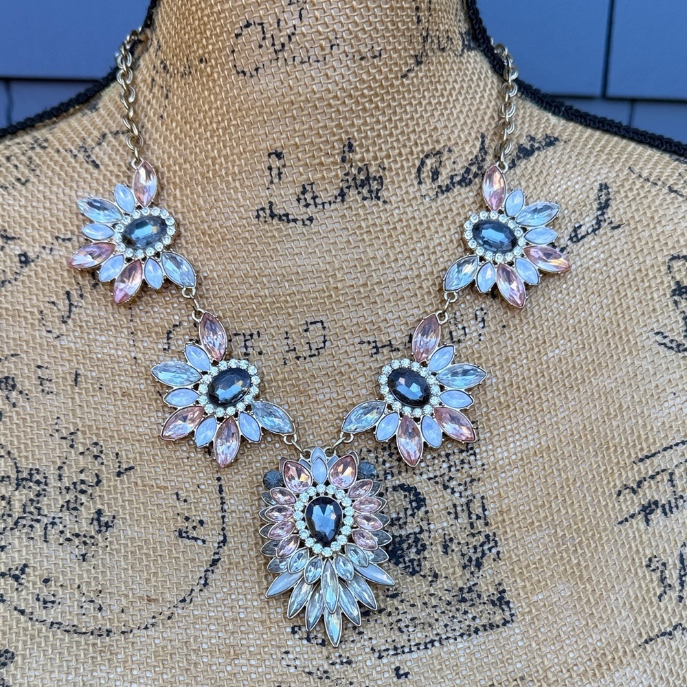 Vintage Gold and Pink Floral Necklace gems sparkle